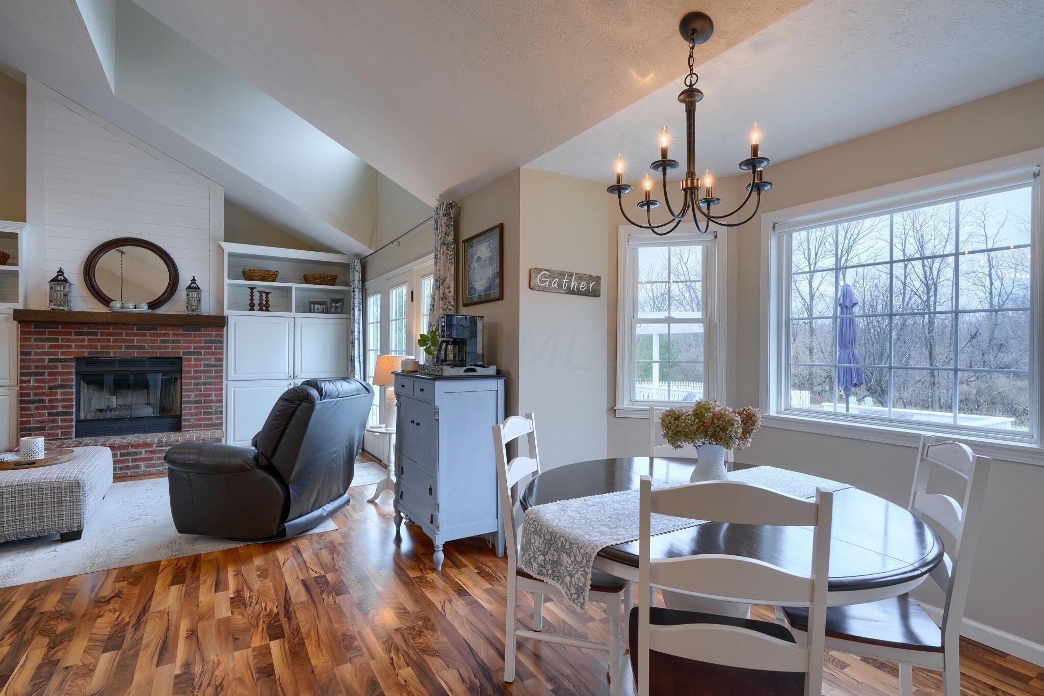 10805 Dozer Road Southwest Stoutsville, OH 43154 - Photo 27 of 68 bump out dining area