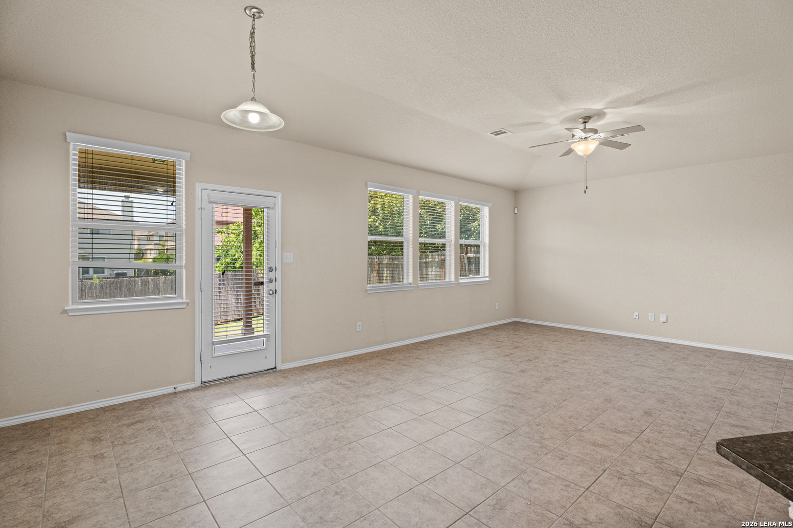 129 Enchanted View Cibolo, TX 78108 - Photo 10 of 31