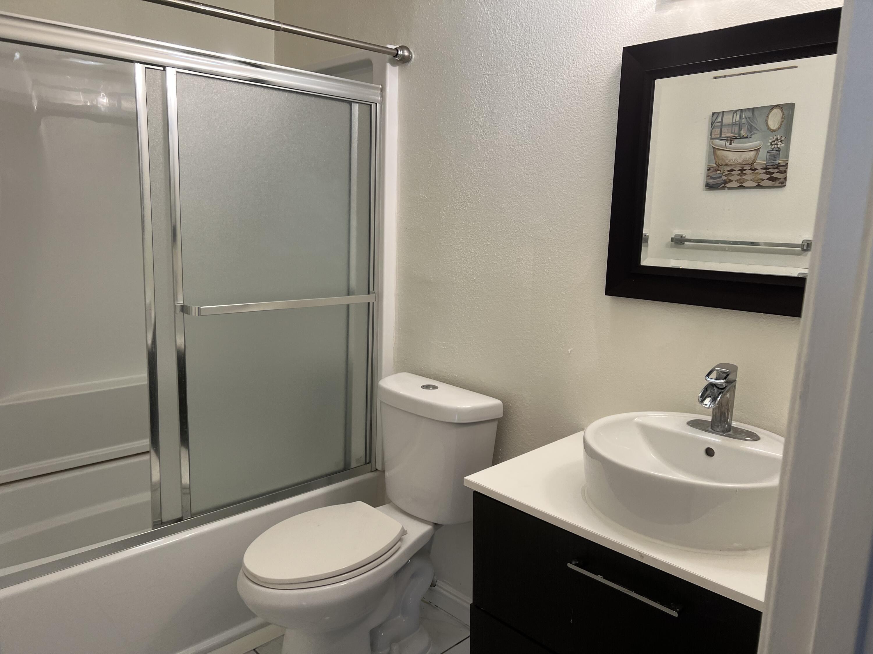 18555 Collins Street, Unit C8 Tarzana, CA 91356 - Photo 19 of 32 a bathroom with a toilet a sink and a shower