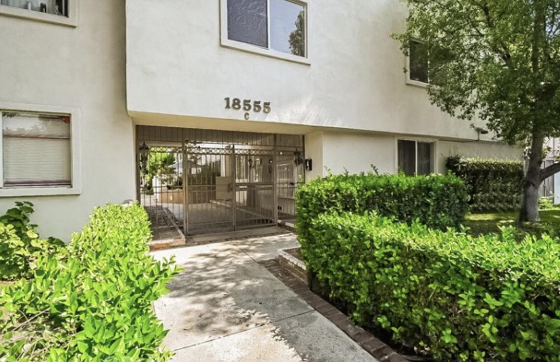 18555 Collins Street, Unit C8 Tarzana, CA 91356 - Photo 2 of 32 a front view of a house with a garden