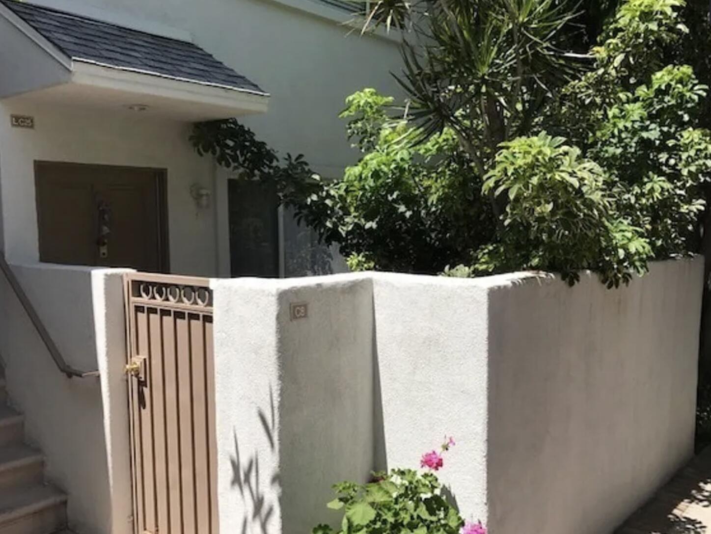 18555 Collins Street, Unit C8 Tarzana, CA 91356 - Photo 10 of 32