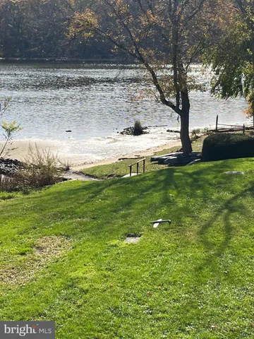 a view of a water fountain
