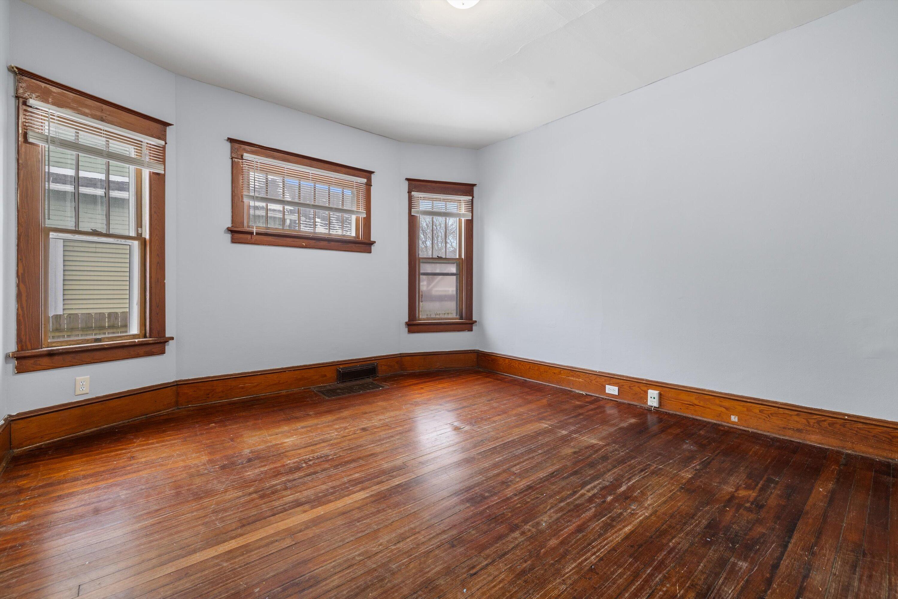 6806 Sheridan Road Kenosha, WI 53143 - Photo 12 of 36 Dining Area w/Wood Floors