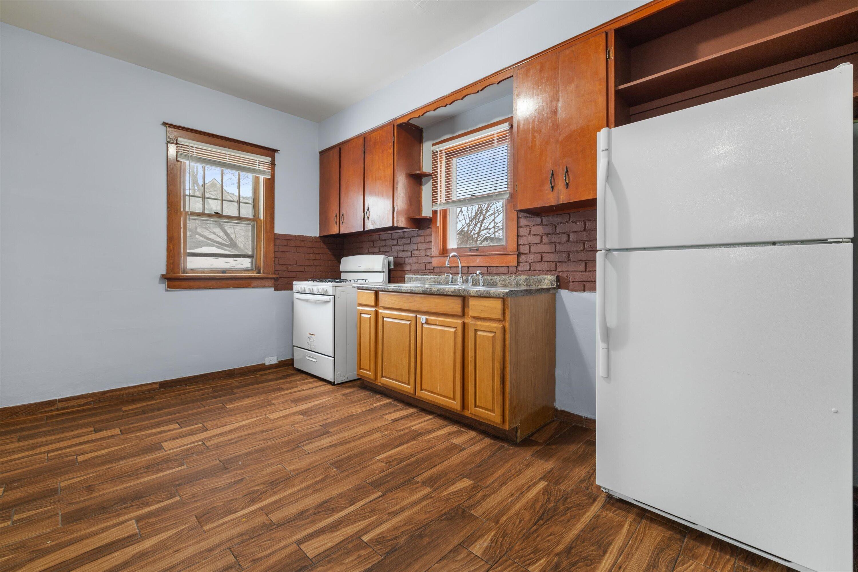 6806 Sheridan Road Kenosha, WI 53143 - Photo 15 of 36 Kitchen