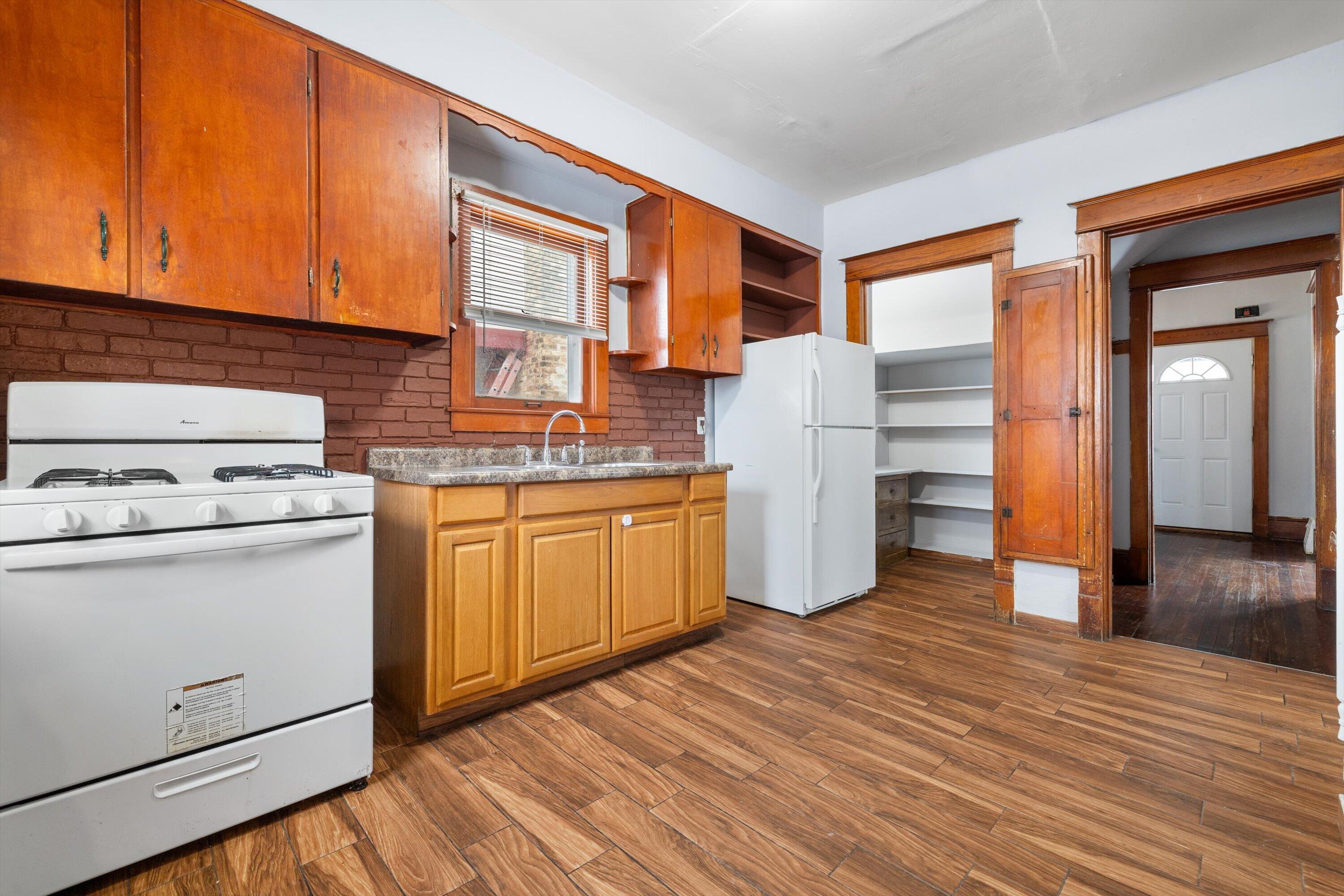 6806 Sheridan Road Kenosha, WI 53143 - Photo 16 of 36 Kitchen w/Pantry