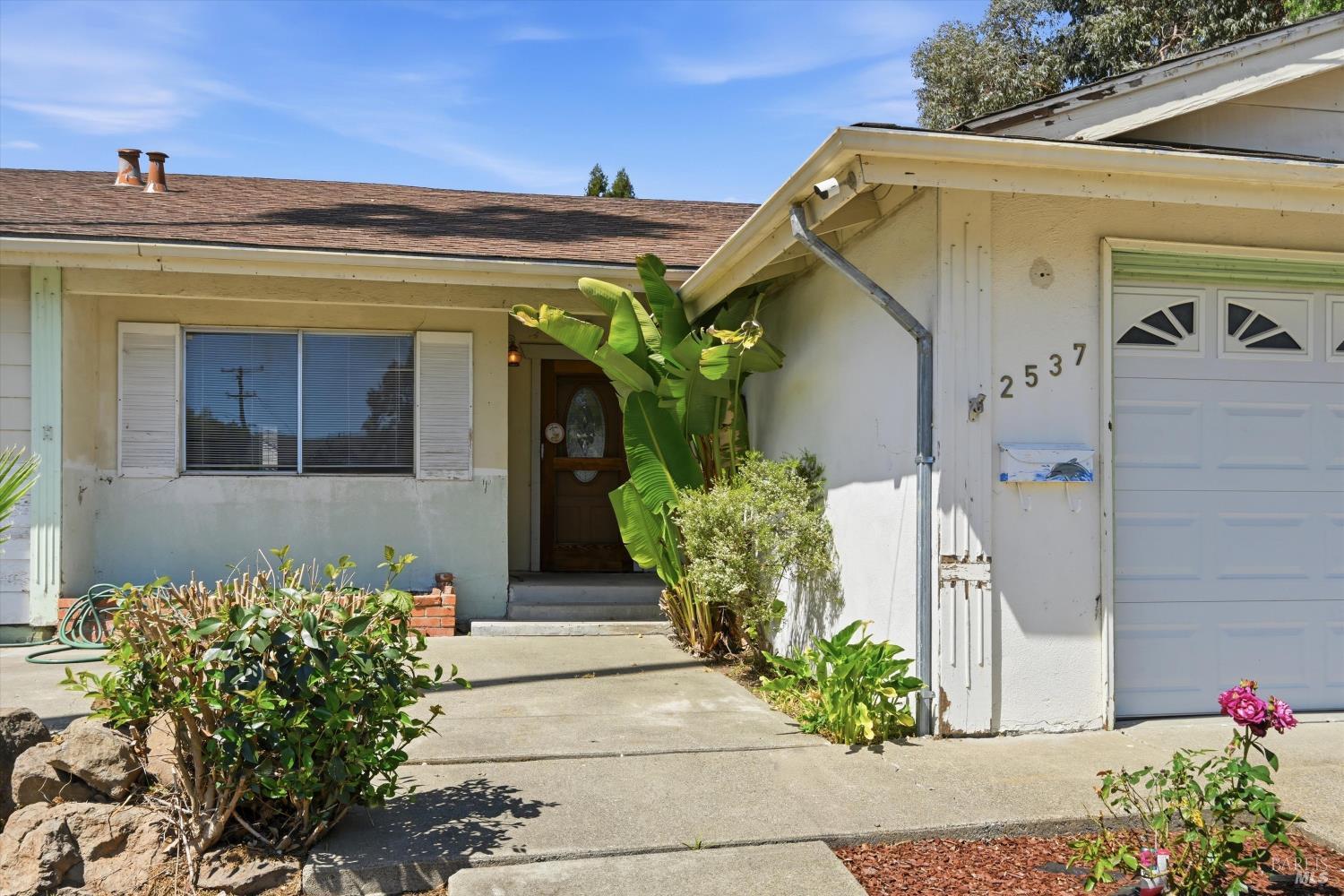 2537 Tamarisk Drive Santa Rosa, CA 95405 - Photo 3 of 25 a front view of a house