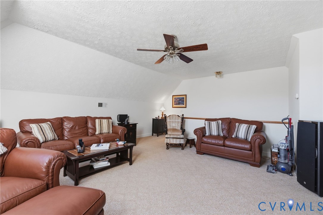 15441 Goshen Road Montpelier, VA 23192 - Photo 32 of 47 a living room with furniture