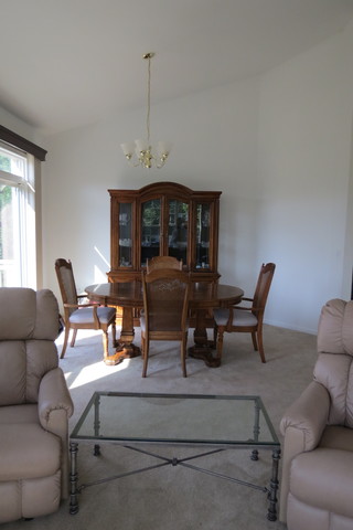 992 Oak Ridge Boulevard Elgin, IL 60120 - Photo 13 of 25 a living room with furniture