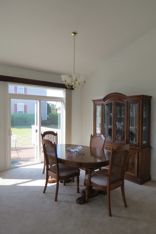 992 Oak Ridge Boulevard Elgin, IL 60120 - Photo 14 of 25 a dining room with furniture and window