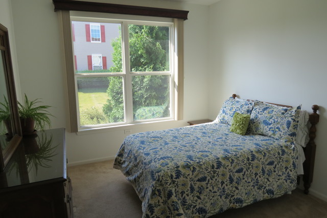 992 Oak Ridge Boulevard Elgin, IL 60120 - Photo 15 of 25 a bed sitting in a bedroom next to a window