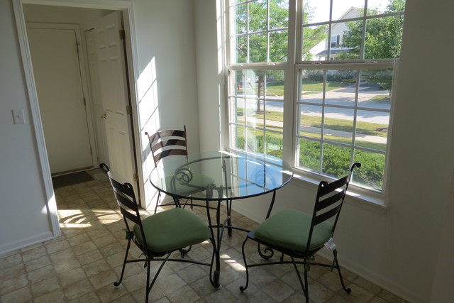 992 Oak Ridge Boulevard Elgin, IL 60120 - Photo 6 of 25 a view of a table and chairs in porch