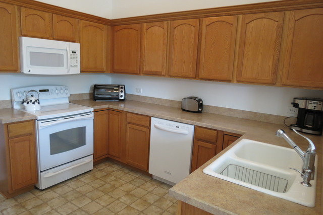 992 Oak Ridge Boulevard Elgin, IL 60120 - Photo 8 of 25 a kitchen with stainless steel appliances granite countertop a sink a stove and cabinets