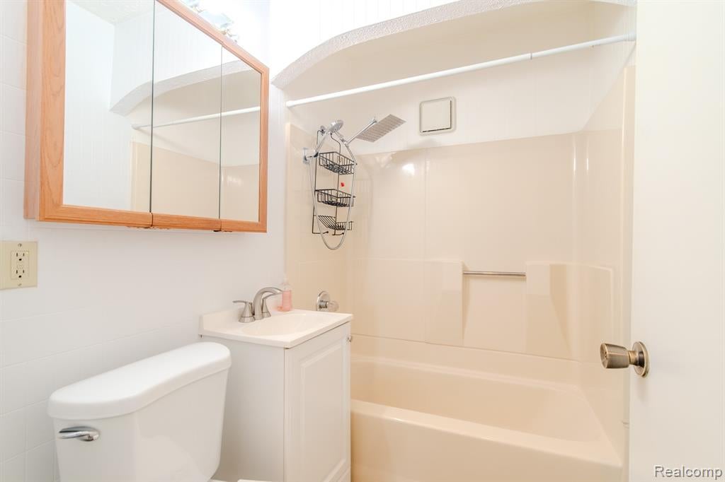 4644 Rochester Road Royal Oak, MI 48073 - Photo 9 of 19 Gallery Image 9
