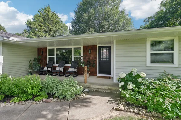 $500,000 | 3489 Dell Drive, Madison, WI 53718