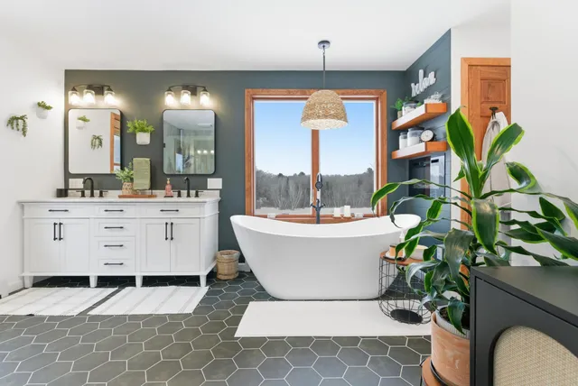 $689,000 | 332 Stetson Road, Lewiston, ME 04240