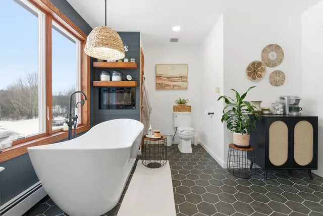 $689,000 | 332 Stetson Road, Lewiston, ME 04240