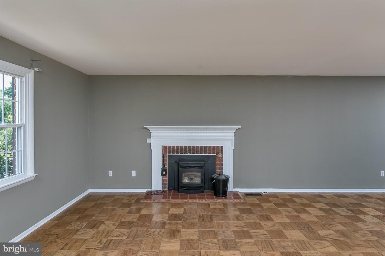 2113 Cider Mill Road Baltimore, MD 21234 - Photo 4 of 30 Living Room