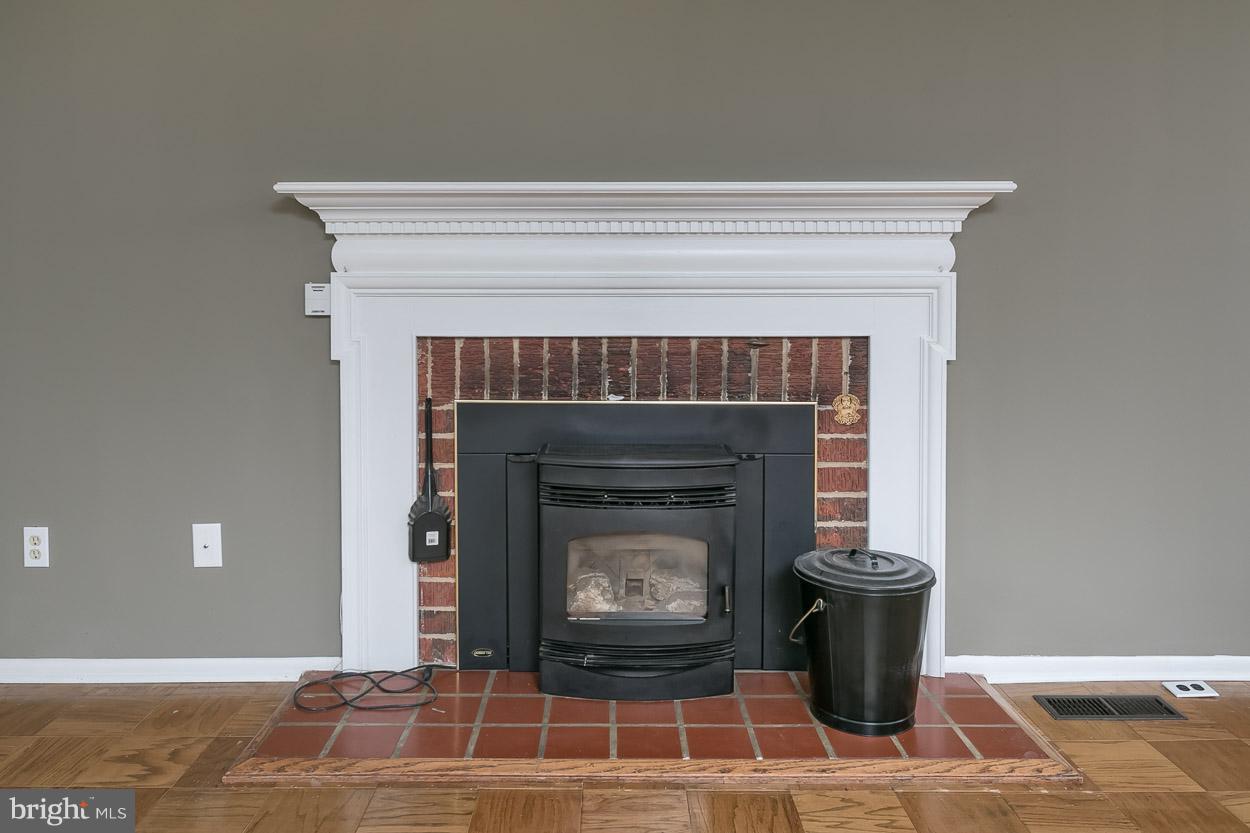 2113 Cider Mill Road Baltimore, MD 21234 - Photo 5 of 30 Living Room
