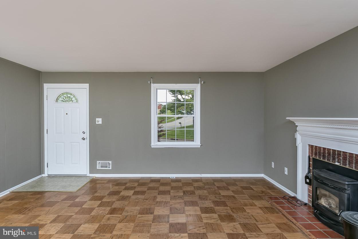 2113 Cider Mill Road Baltimore, MD 21234 - Photo 6 of 30 Living Room