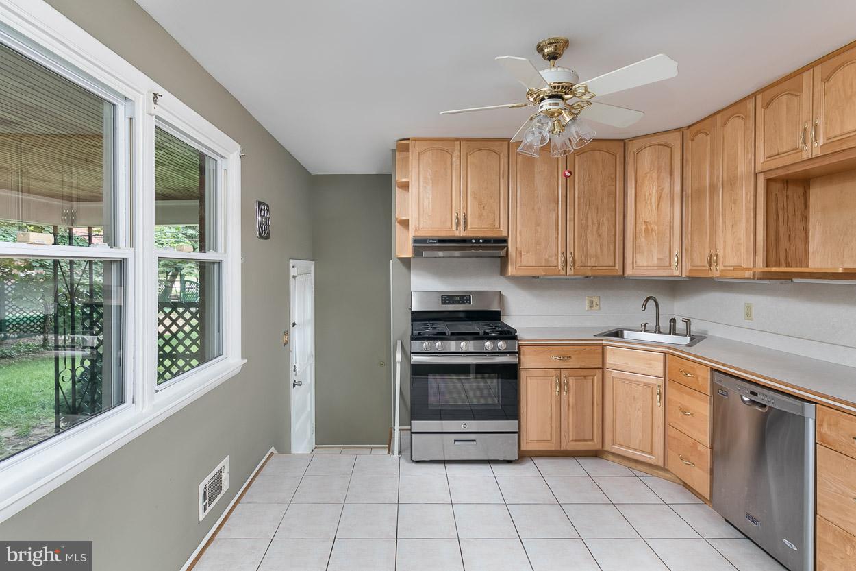 2113 Cider Mill Road Baltimore, MD 21234 - Photo 10 of 30 Kitchen