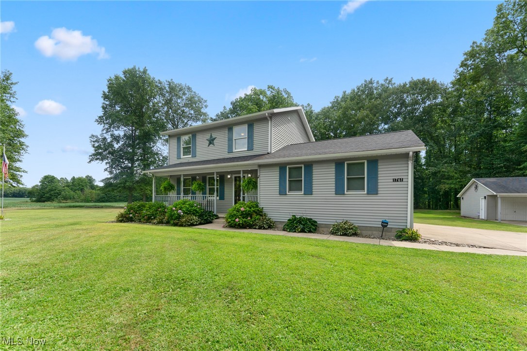 1761 Rustic Run Road Warren, OH 44481 - Photo 5 of 45 Traditional-style house with covered porch and a front lawn