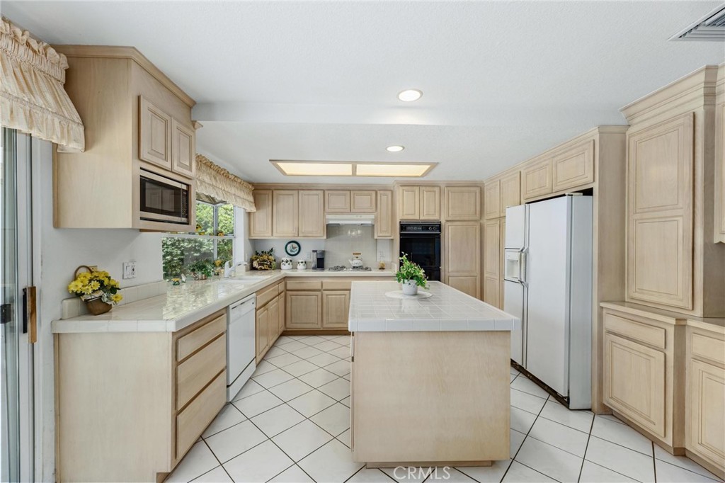 19138 Ludlow Street Porter Ranch, CA 91326 - Photo 13 of 44 Gallery Image 13