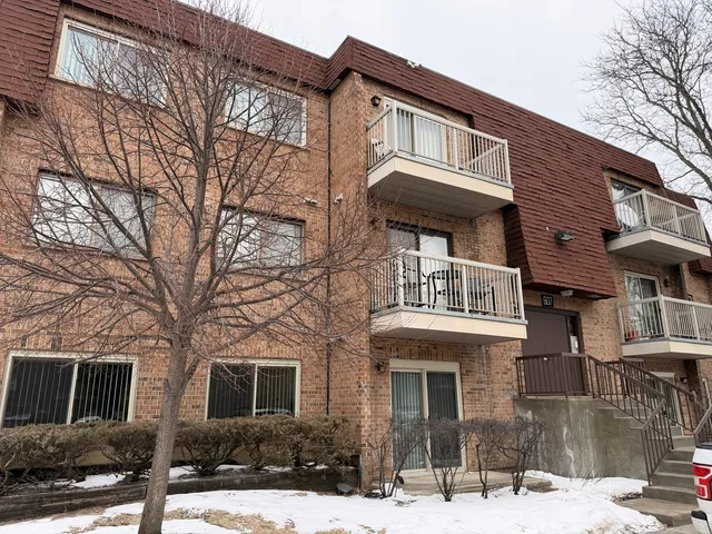 $199,900 | 607 West Central Road, Unit A4, Mount Prospect, IL 60056