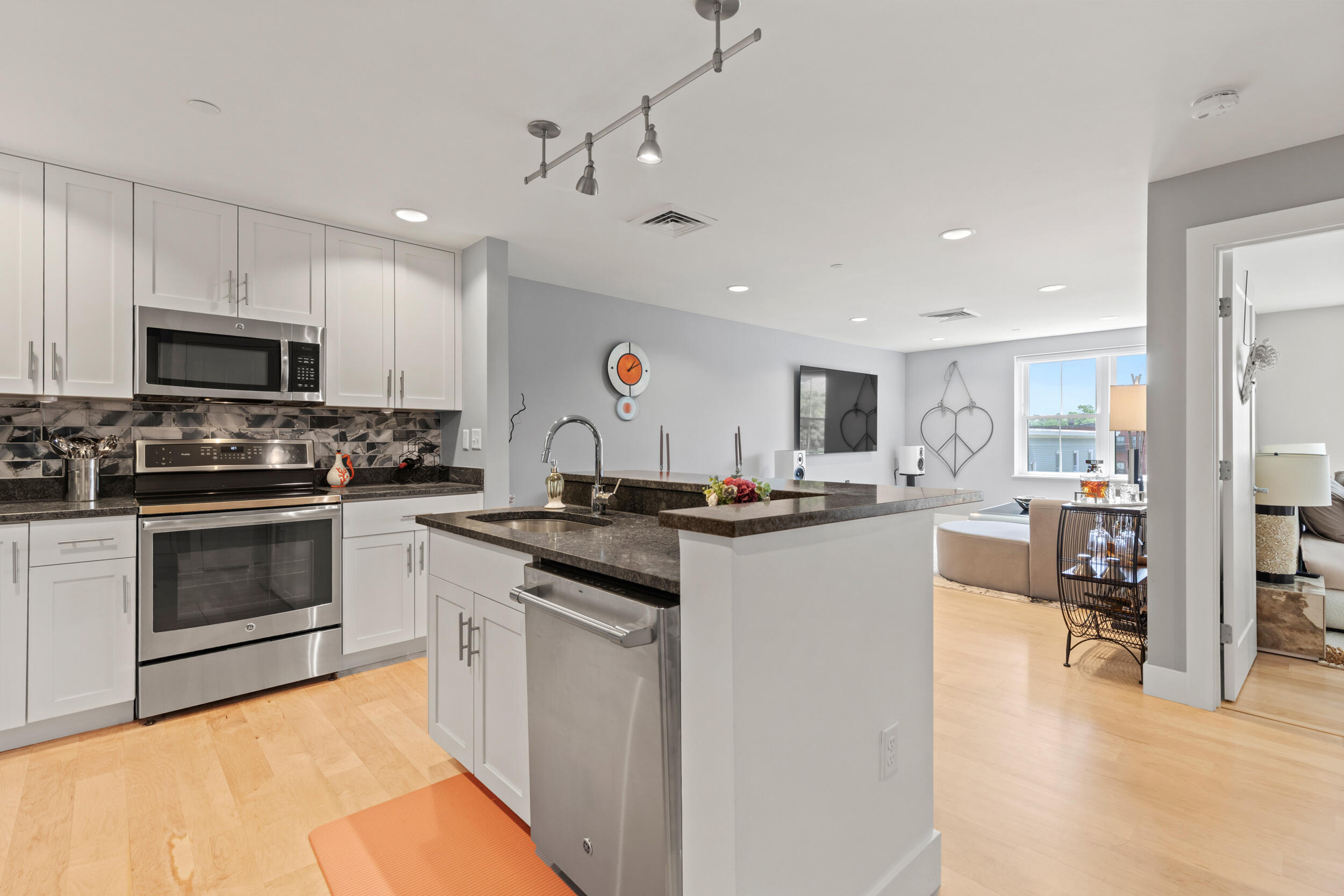 25 High Street, Unit 402 Portland, ME 04101 - Photo 3 of 35 25 high street portland03