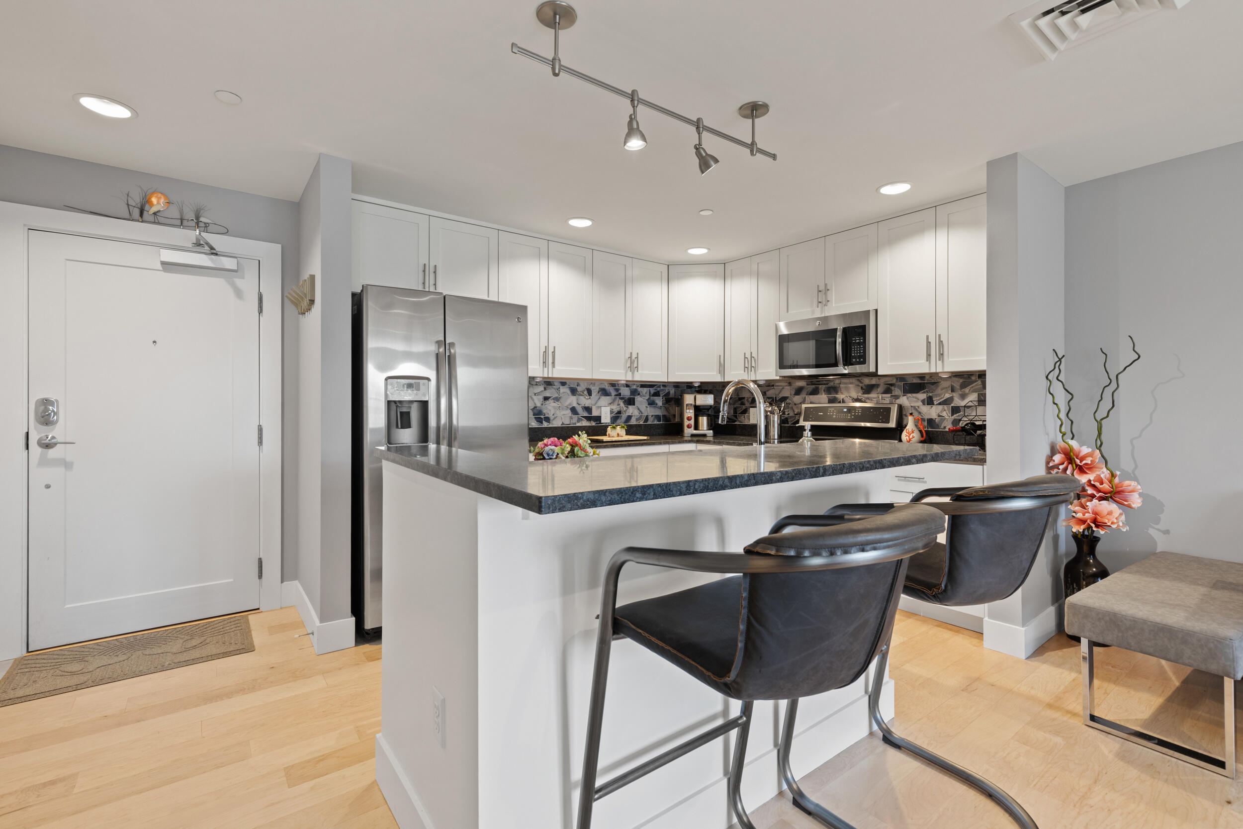 25 High Street, Unit 402 Portland, ME 04101 - Photo 6 of 35 25 high street portland06