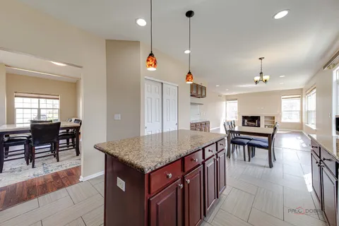 $614,900 | 4 Waterton Drive, Streamwood, IL 60107