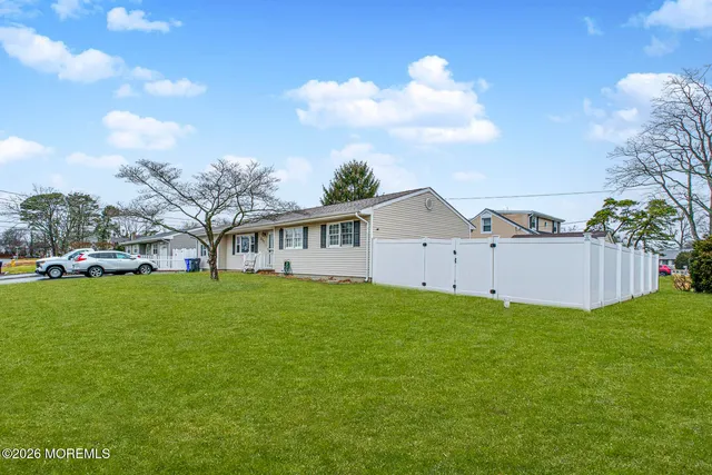 a view of house with garden