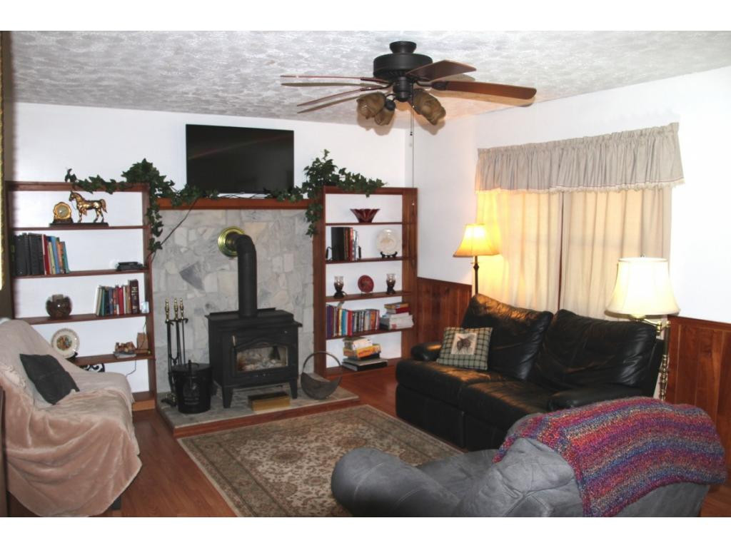 6909 Big Dry Run Road Butler, TN 37640 - Photo 24 of 25 LIVING