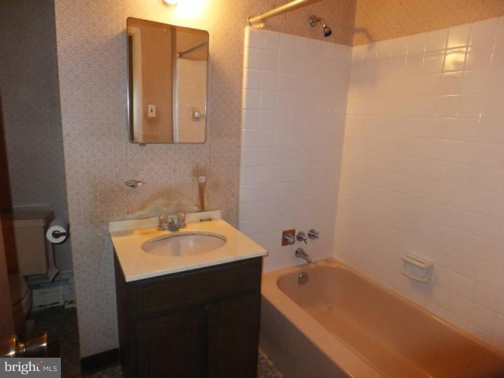 1406 Foster Road Warminster, PA 18974 - Photo 10 of 17 Gallery Image 10
