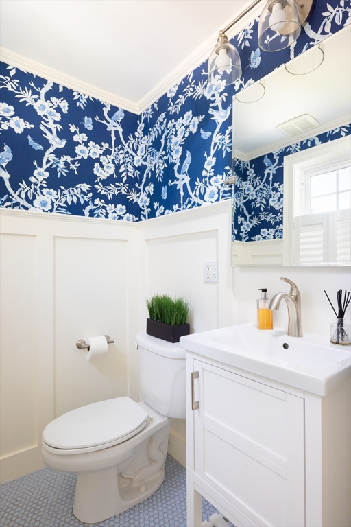 112 Oakdale Road Newton, MA 02461 - Photo 7 of 14 a bathroom with a sink toilet and mirror