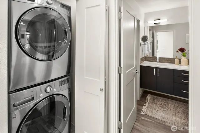 a view of entryway and workspace