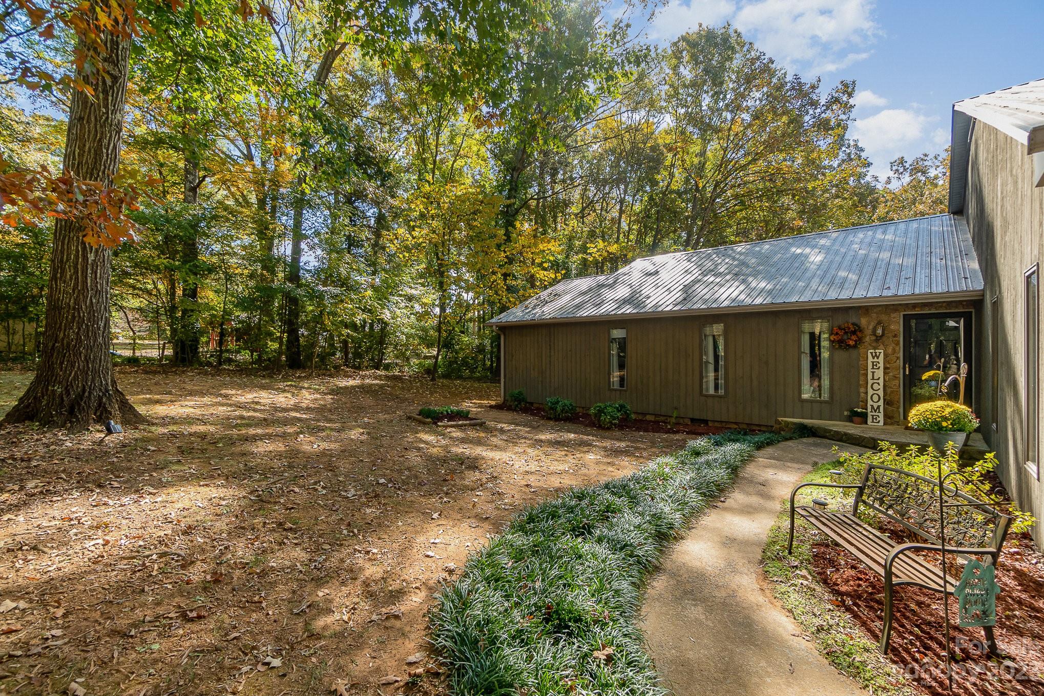 31 Robinwood Drive Midland, NC 28107 - Photo 25 of 33 a front view of a house with garden
