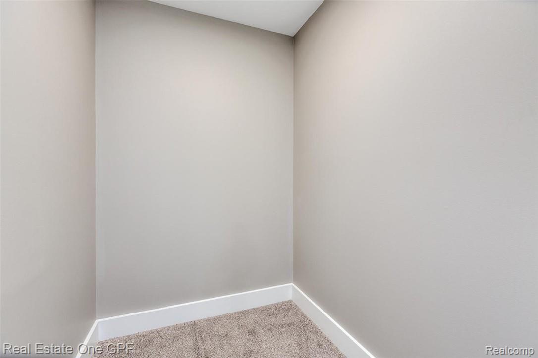 744 Lincoln Road Grosse Pointe, MI 48230 - Photo 24 of 42 27 Master walk in closet.jpg