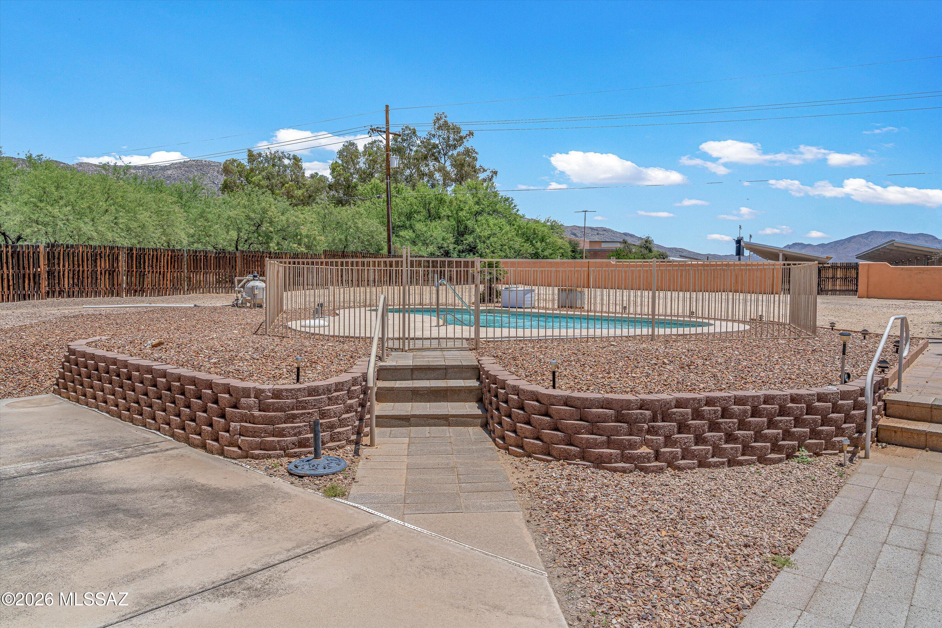 4940 North Castle Ridge Road Tucson, AZ 85749 - Photo 32 of 43 33-Pool Area