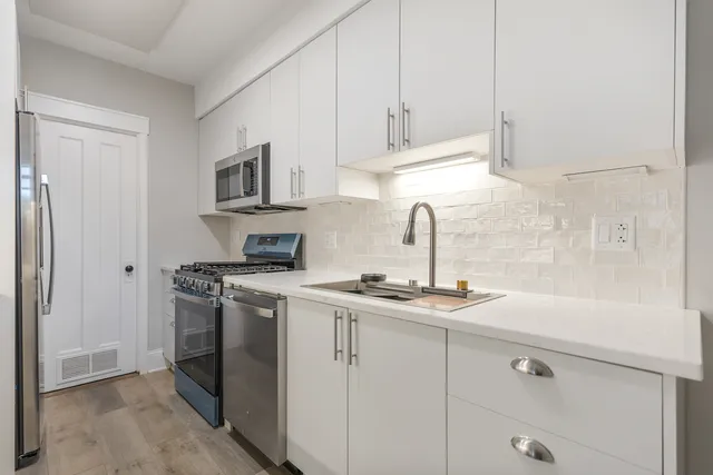 $259,900 | 1032 North Austin Boulevard, Unit 1N, Oak Park, IL 60302