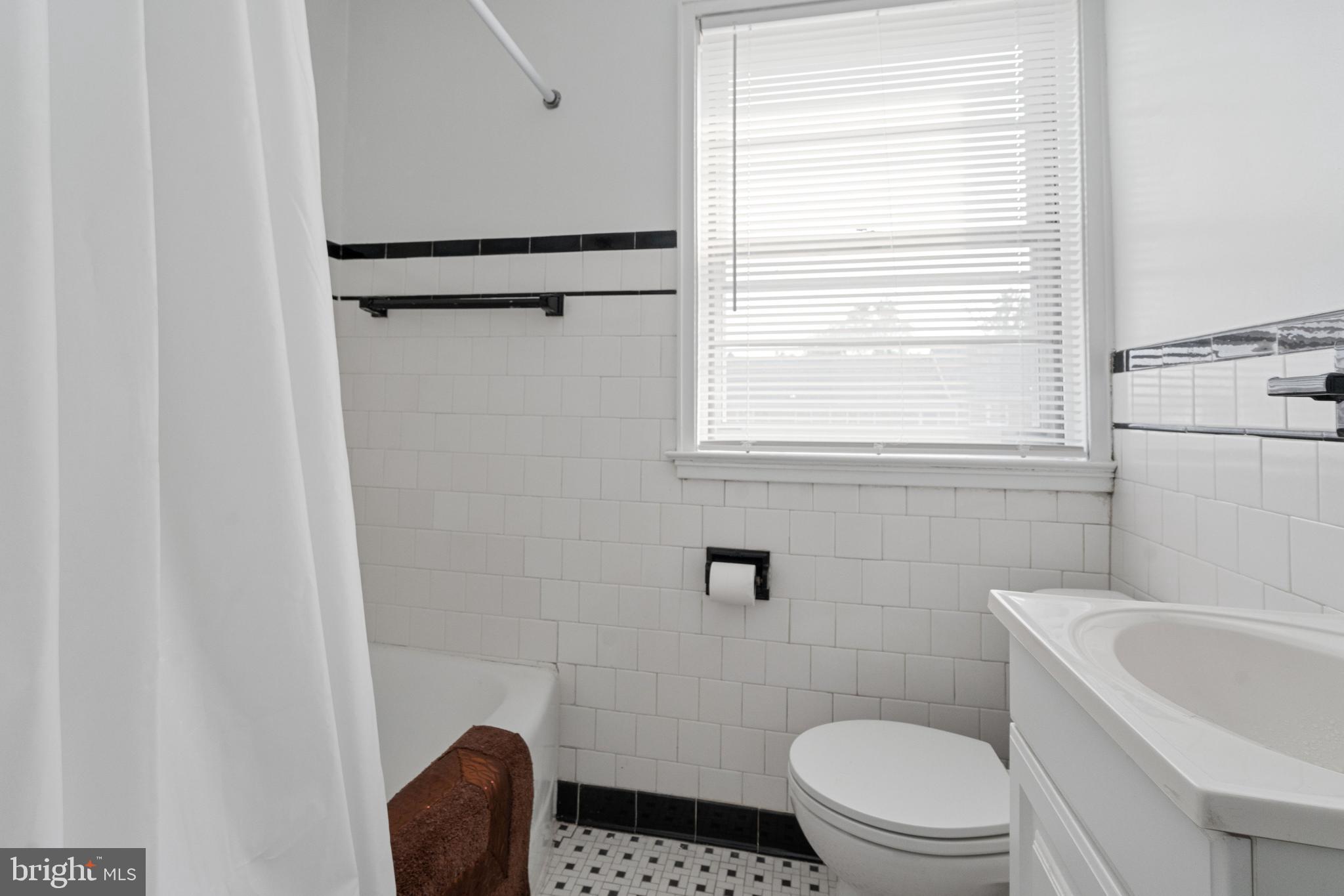 2010 Burnwood Road Baltimore, MD 21239 - Photo 17 of 19 Gallery Image 17
