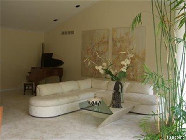 6405 Noble Road West Bloomfield, MI 48322 - Photo 4 of 9 getmedia (7).jpg