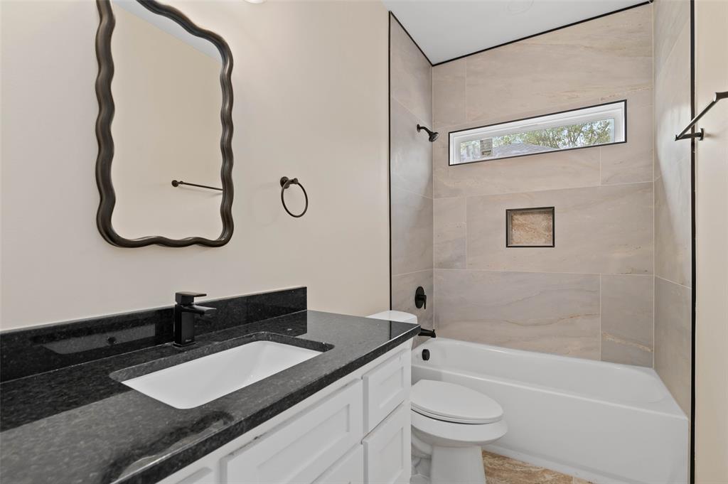 1522 Harris Street Gainesville, TX 76240 - Photo 8 of 24