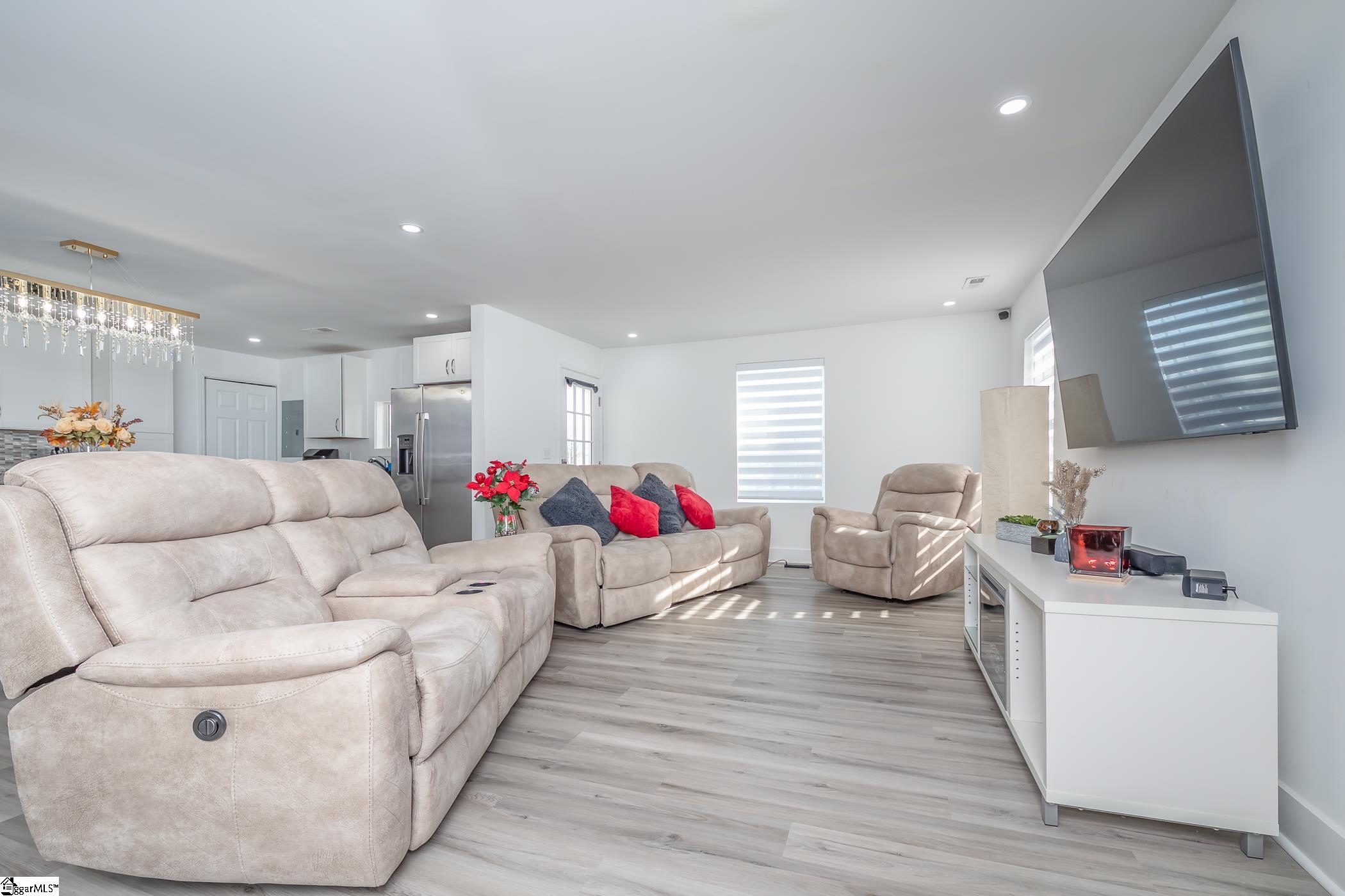 160 Kemper Lane Greer, SC 29651 - Photo 4 of 31