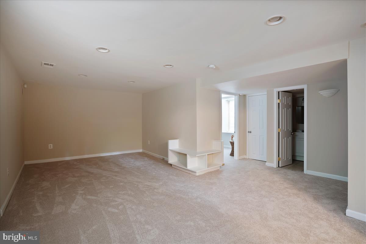 9115 Glenridge Road Silver Spring, MD 20910 - Photo 34 of 47
