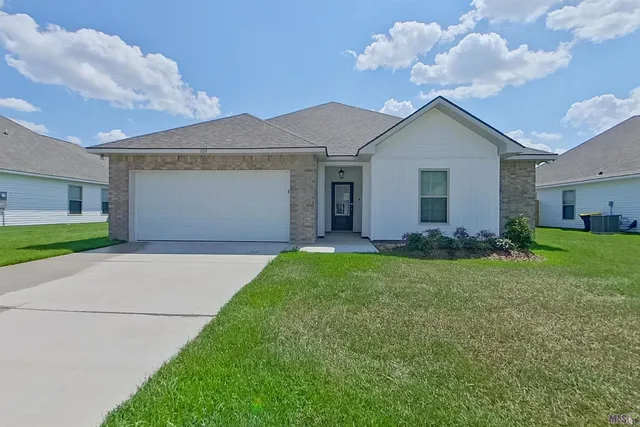 $1,740 | 108 Rainfall Lane, Carencro, LA 70520