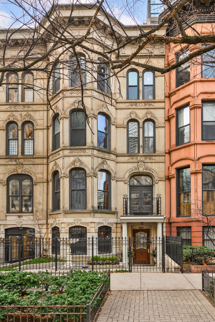 812 North Dearborn Street Chicago, IL 60610 - Photo 2 of 25