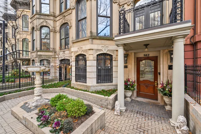 $3,950,000 | 812 North Dearborn Street, Chicago, IL 60610