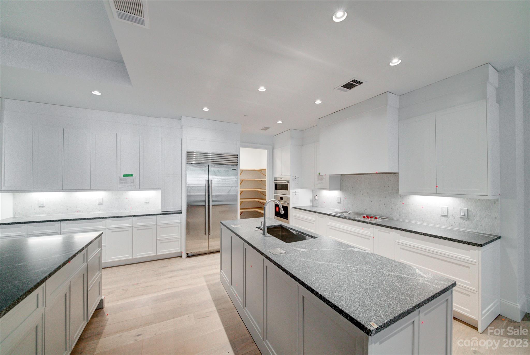130 Cherokee Road, Unit 203 Charlotte, NC 28207 - Photo 14 of 28 Gallery Image 14