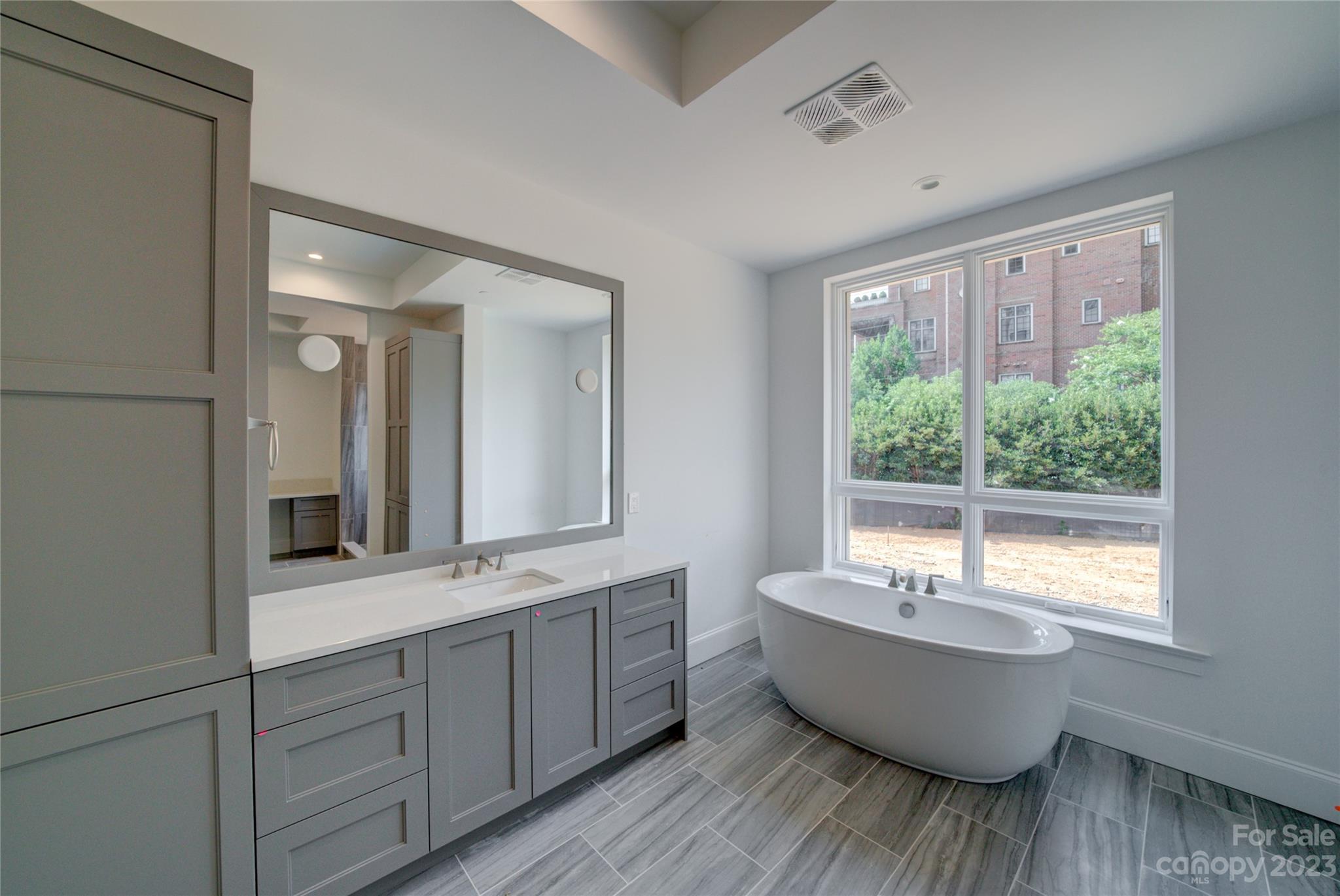 130 Cherokee Road, Unit 203 Charlotte, NC 28207 - Photo 17 of 28 Gallery Image 17
