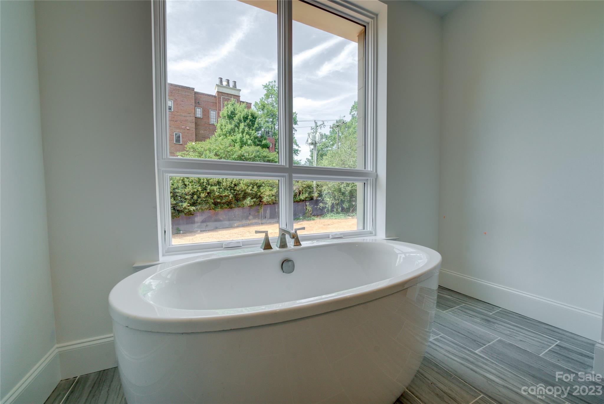 130 Cherokee Road, Unit 203 Charlotte, NC 28207 - Photo 25 of 28 Gallery Image 25